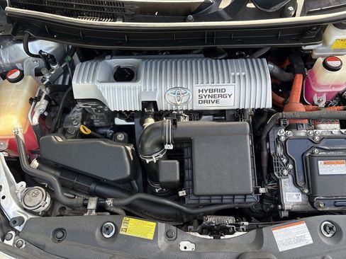 Used 2015 Toyota Prius Three FWD image 21