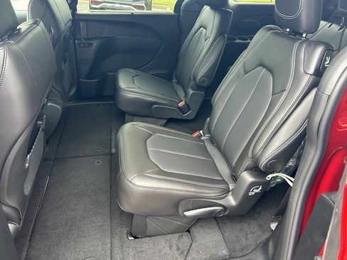 New 2026 Chrysler Pacifica Select image 23