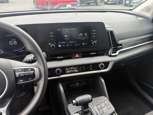 Used 2025 Kia Sportage LX FWD image 17
