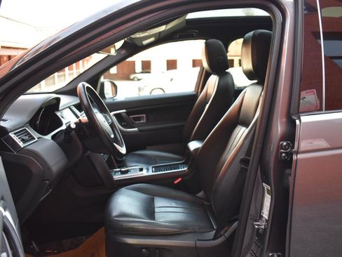 Used 2019 Land Rover Discovery Sport image 12