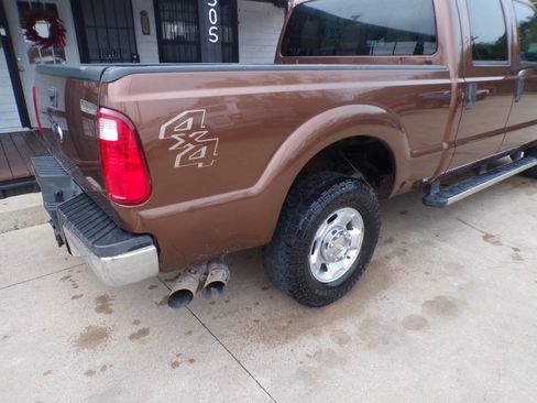 Used 2011 Ford F250 XLT w/ XLT Interior Pkg image 5