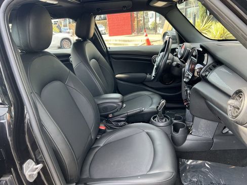 Used 2021 MINI Cooper 4-Door Hardtop image 30