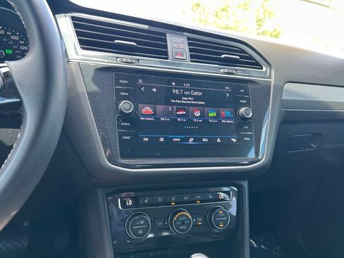 Used 2021 Volkswagen Tiguan SE FWD image 31