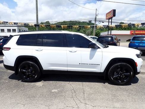 Used 2022 Jeep Grand Cherokee L Limited w/ Black Appearance Package AWD/4WD image 8
