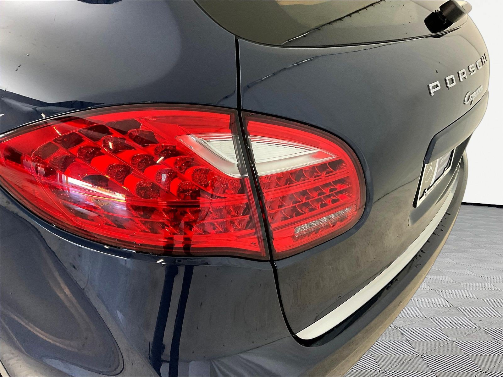 Used 2012 Porsche Cayenne AWD/4WD image 23
