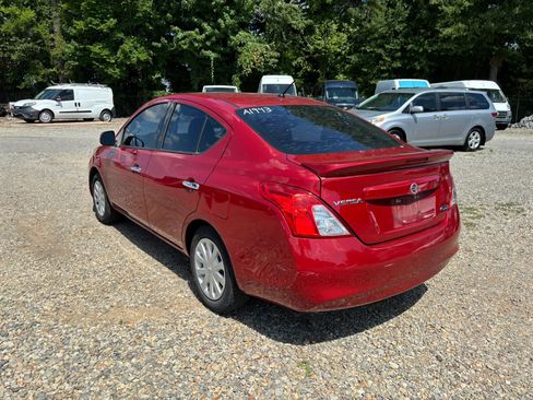 Used 2014 Nissan Versa SV FWD image 2