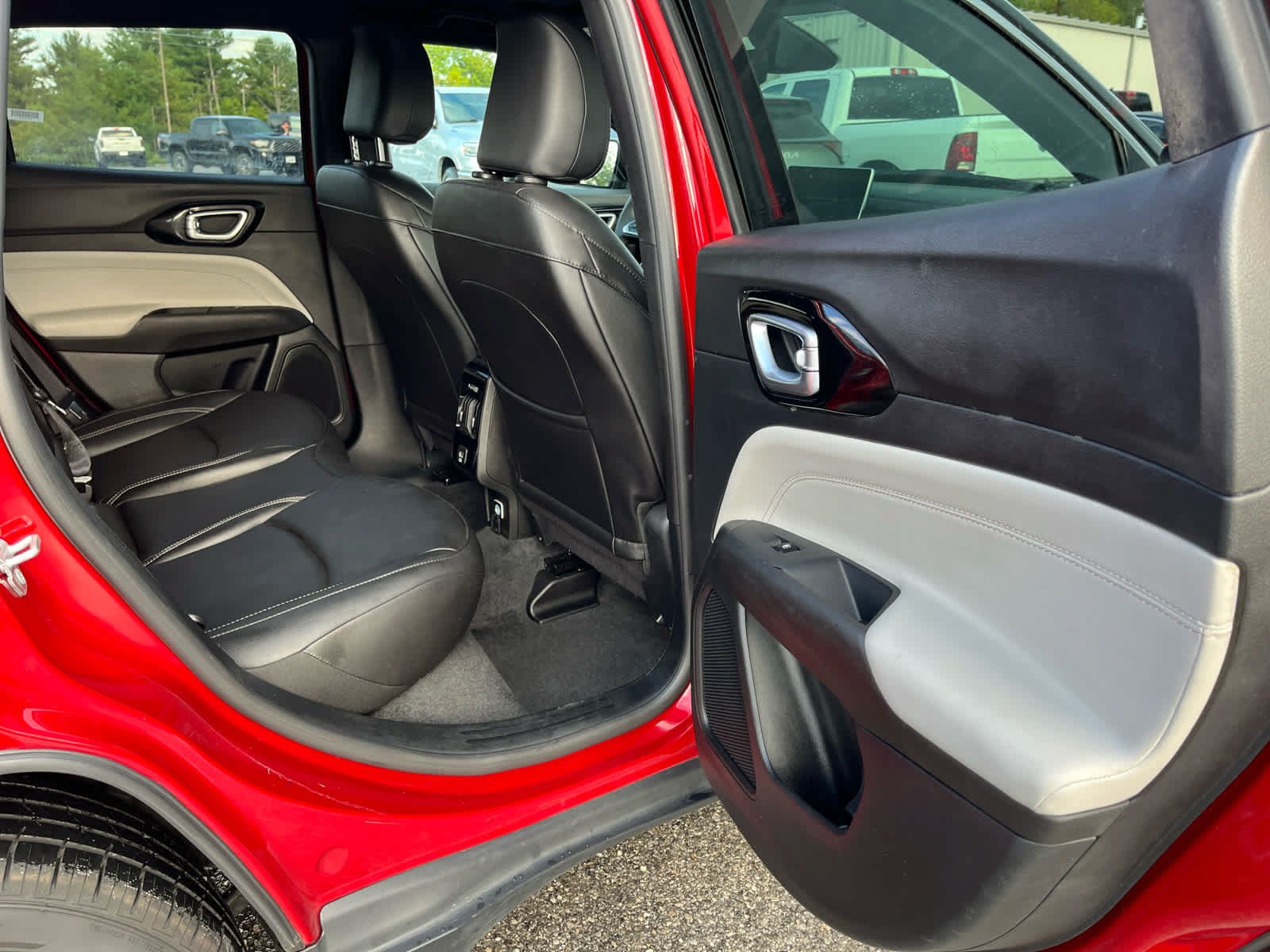 Used 2025 Jeep Compass Limited AWD/4WD image 28