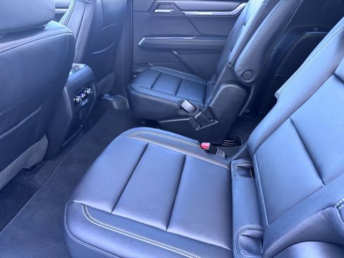 Used 2024 GMC Acadia Elevation image 19