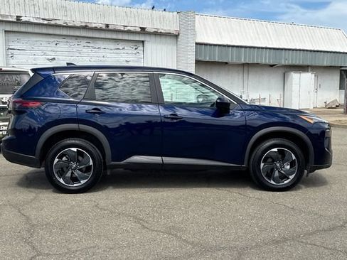 Certified 2025 Nissan Rogue SV AWD/4WD image 3