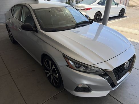 Used 2021 Nissan Altima 2.5 SR FWD image 3