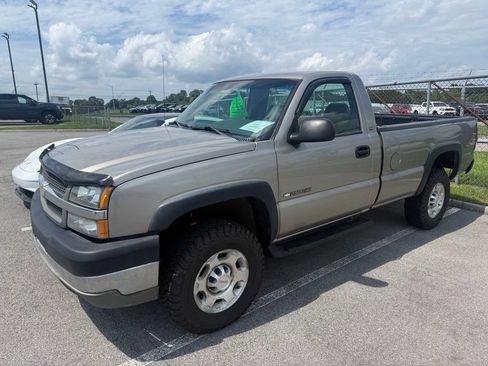 Used 2003 Chevrolet Silverado 2500 W/T AWD/4WD image 2