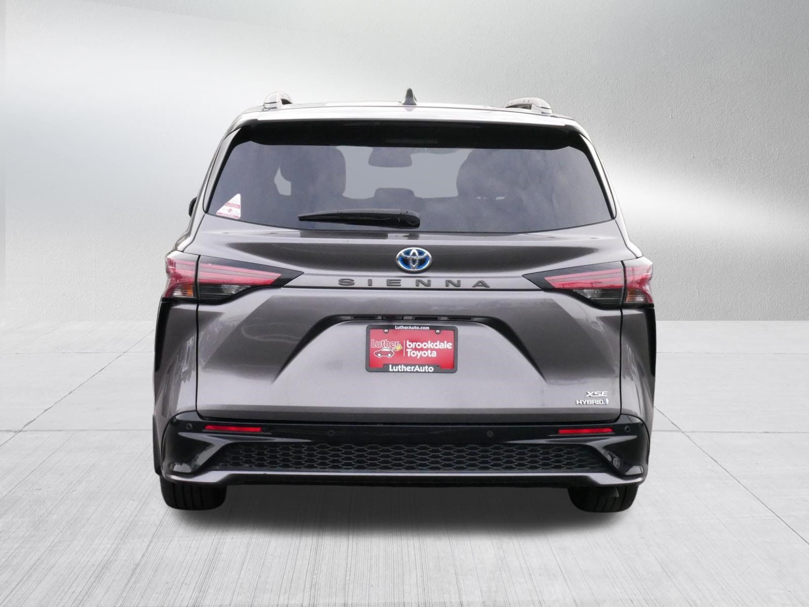Certified 2022 Toyota Sienna XSE FWD image 6
