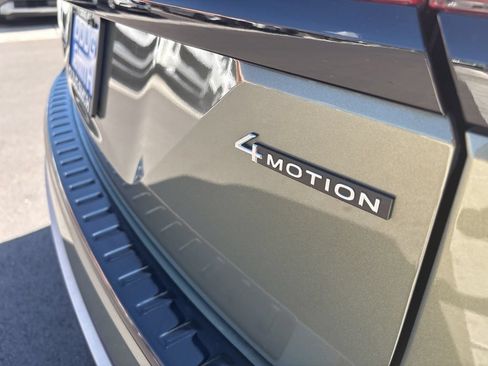Used 2024 Volkswagen Atlas Peak Edition SEL AWD/4WD image 18