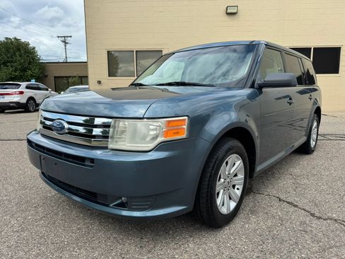 Used 2010 Ford Flex SE FWD image 3