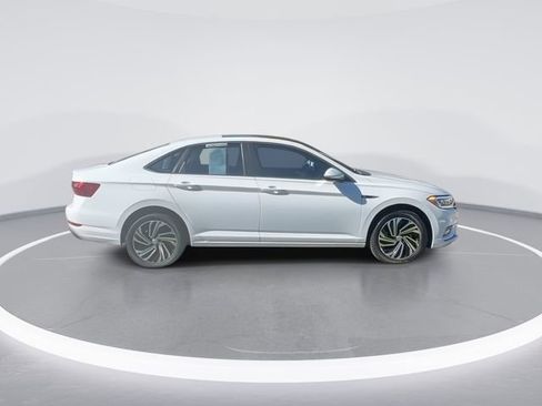 Certified 2021 Volkswagen Jetta SEL Premium image 9