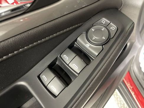 Used 2022 Chevrolet Traverse LT image 13