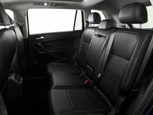 Used 2021 Volkswagen Tiguan SE w/ Panoramic Sunroof Package image 18