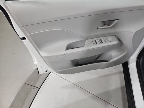 Certified 2025 Hyundai Kona SEL AWD/4WD image 12
