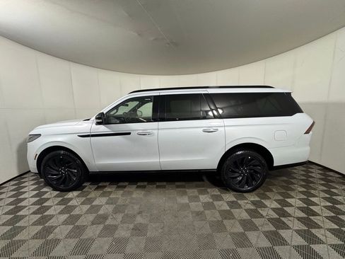 New 2025 Lincoln Navigator L Reserve w/ Jet Appearance Package AWD/4WD image 2