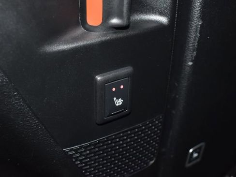 Certified 2025 Chrysler Pacifica Limited image 35