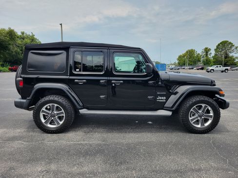 Used 2020 Jeep Wrangler Unlimited Sahara AWD/4WD image 4