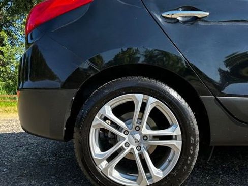 Used 2010 Hyundai Tucson Limited w/ Premium Pkg 4 AWD/4WD image 29