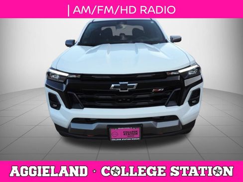 Used 2025 Chevrolet Colorado Z71 w/ Technology Package AWD/4WD image 9