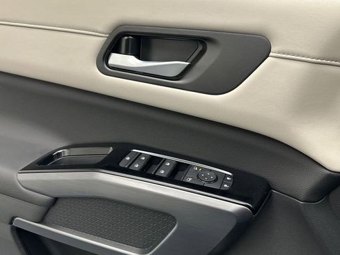 New 2026 Nissan Pathfinder SL image 15