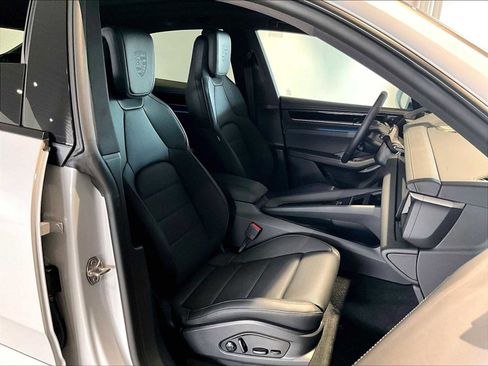 New 2026 Porsche Macan 4 Electric image 19