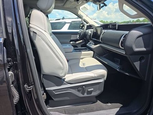 Used 2025 Ford Expedition Active AWD/4WD image 10