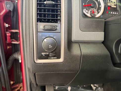Used 2017 RAM 1500 Express w/ Express Value Package RWD image 36