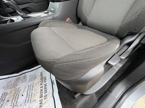 Used 2020 Chevrolet Traverse LS image 31