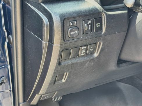 Used 2022 Toyota 4Runner SR5 AWD/4WD image 10