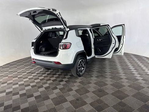 Used 2025 Jeep Compass Trailhawk AWD/4WD image 18