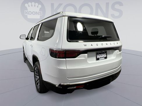 Used 2025 Jeep Wagoneer 4WD image 4