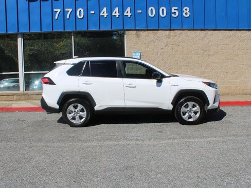 Used 2021 Toyota RAV4 LE image 29