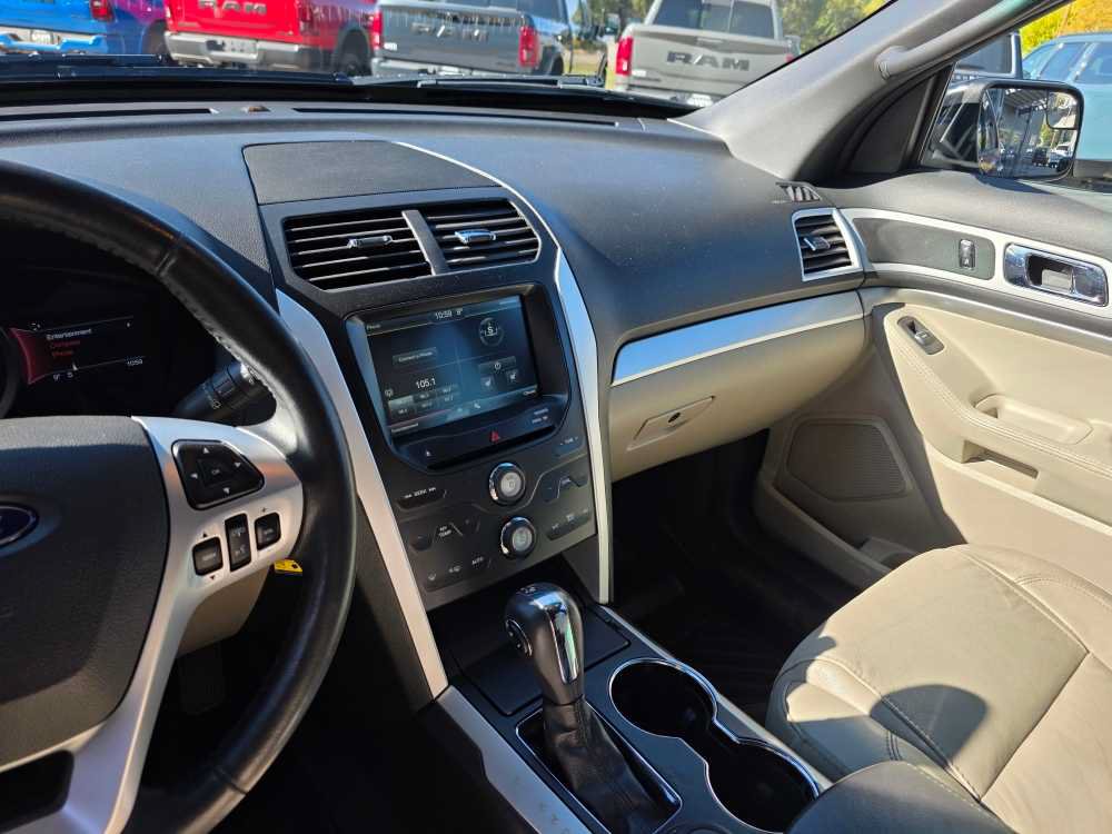 Used 2014 Ford Explorer XLT w/ Equipment Group 202A AWD/4WD image 21