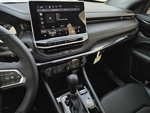 New 2026 Jeep Compass Latitude image 17