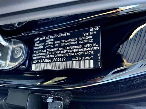 Certified 2026 Porsche Macan image 40