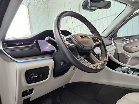 Used 2022 Jeep Grand Cherokee L Overland w/ Advanced Protech Group III image 18