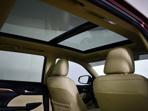 Used 2017 Toyota Highlander Limited image 48