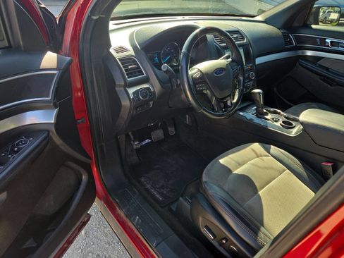 Used 2017 Ford Explorer XLT FWD image 7