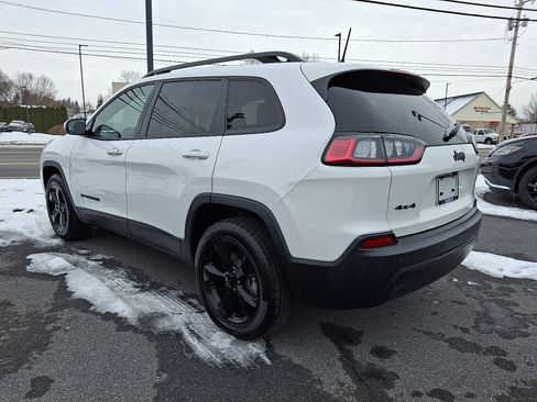 Used 2020 Jeep Cherokee Latitude Plus image 3