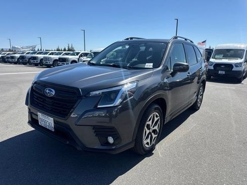 Used 2022 Subaru Forester Premium AWD/4WD image 1