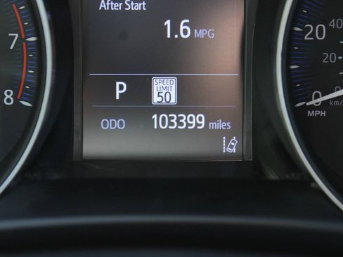 Used 2021 Toyota C-HR LE FWD image 37