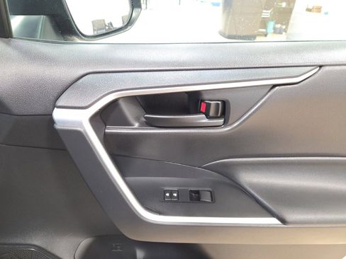 Used 2020 Toyota RAV4 LE image 19