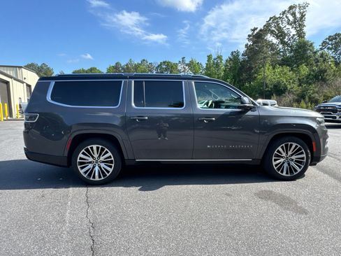 Used 2024 Jeep Grand Wagoneer L Series III w/ Rear Seat Video Group 1 AWD/4WD image 4