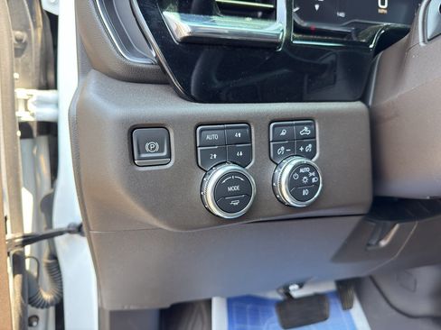 Used 2024 GMC Sierra 1500 SLT AWD/4WD image 12