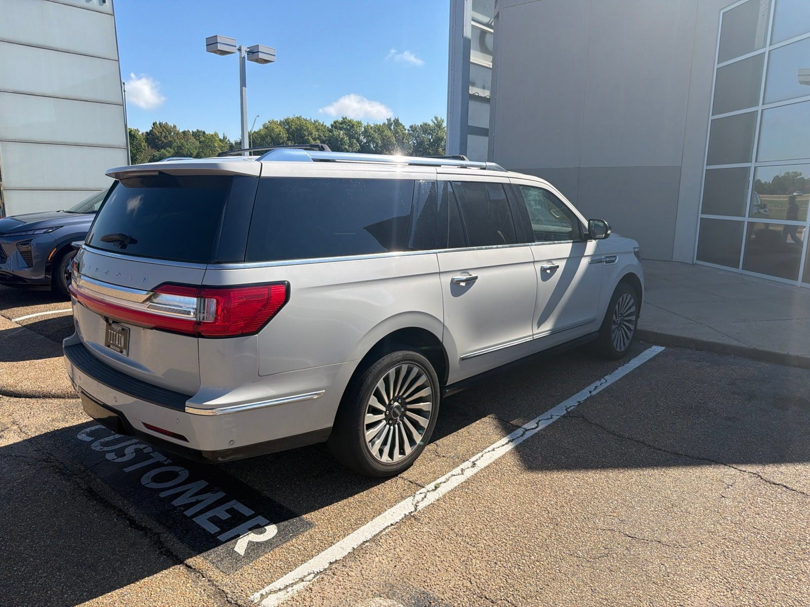 Used 2019 Lincoln Navigator L Reserve w/ Cargo Package AWD/4WD image 7