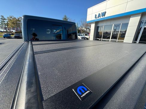 Used 2025 Jeep Gladiator Mojave w/ Convenience Group image 8